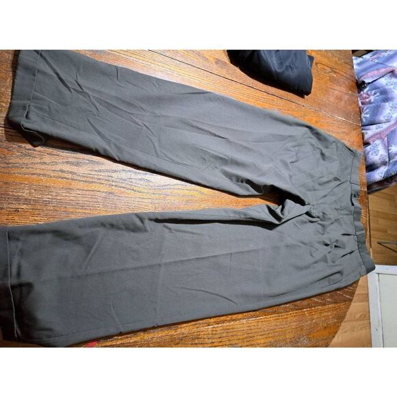 Size 36 Croft & Barrow Grey Pleated Front Leg Cuffed Hem Dress Pants - Picture 1 of 4